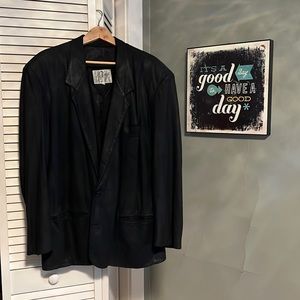 Remy men’s leather dinner jacket size 46. Butter soft!